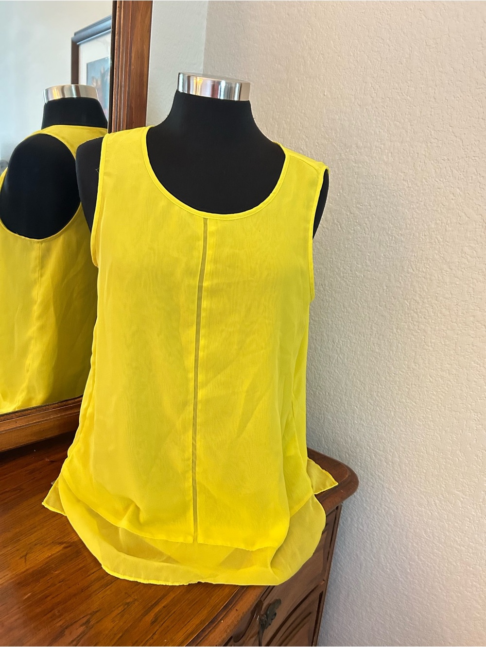 Banana Republic canary yellow sleeveless tank. Size M. NWTGS